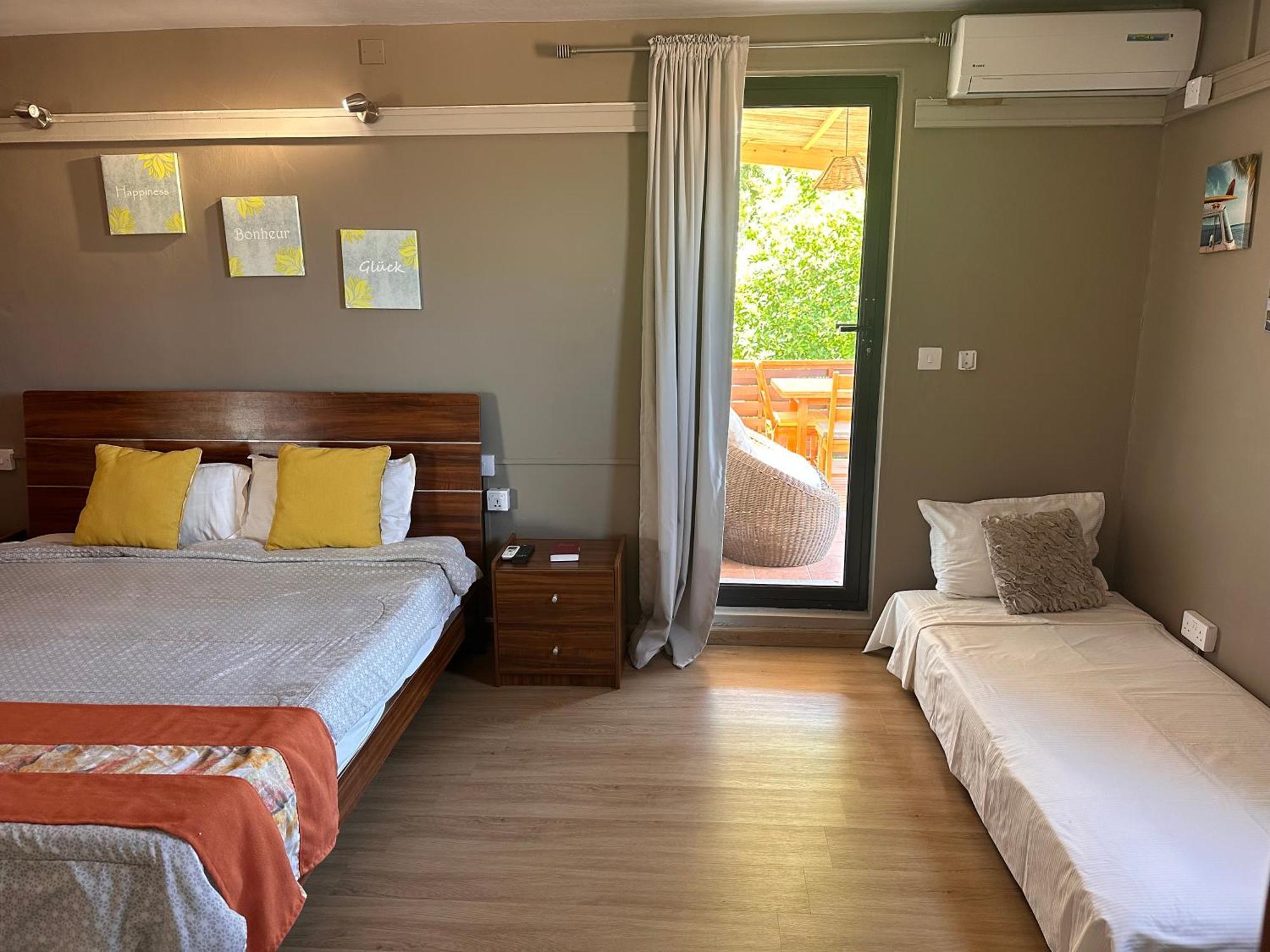 Le Gite Du Bonheur Guest House & Car Rental 타마린 외부 사진